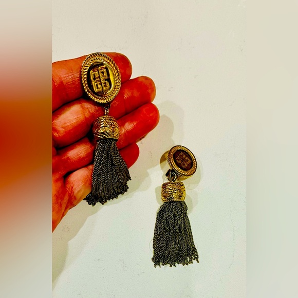 RARE VINTAGE Givenchy Paris Large Tassel Dangle Clip-on Earrings Vintage Jewelry - Picture 1 of 8